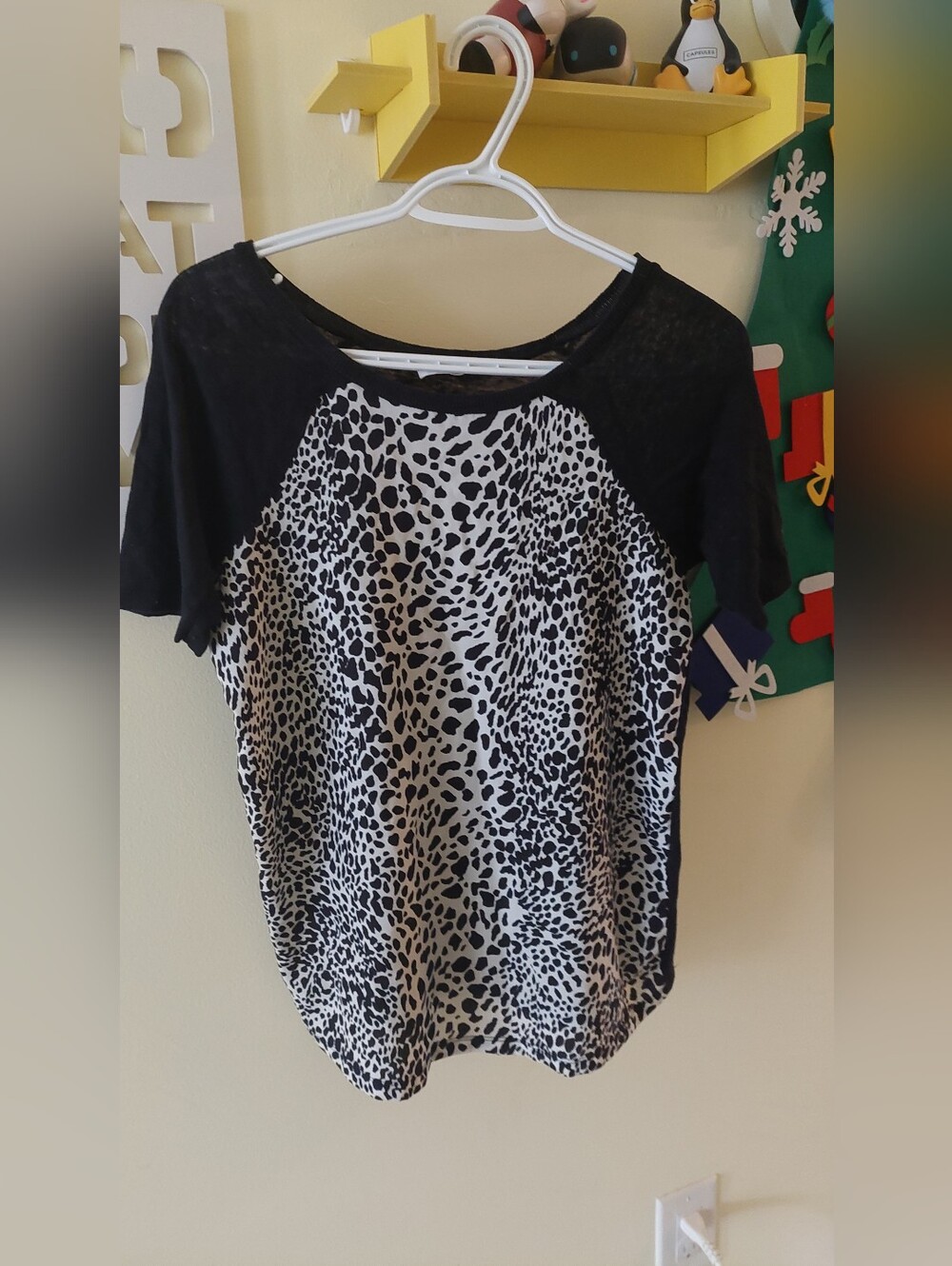 Women's Tops Zara, AE, Hollister, Tommy- Polka Dot, Animal Print, Floral - Picture 2 of 6